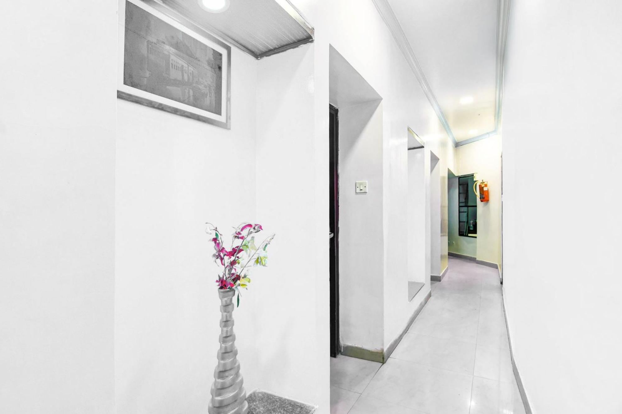 Hotel Super Collection O Karaya Road Formerly New Diamond Kolkata