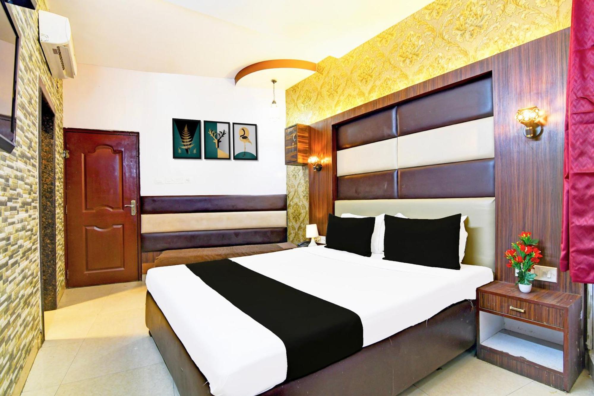Hotel Super Collection O Karaya Road Formerly New Diamond 3*